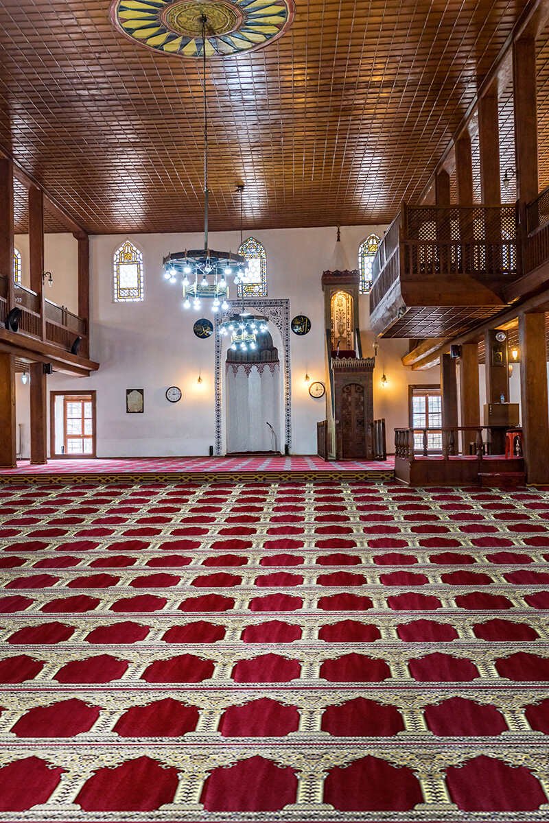 Red Mosque Carpet - Image 2