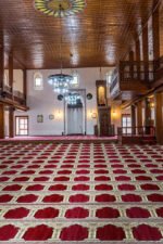 Red Mosque Carpet - Image 5